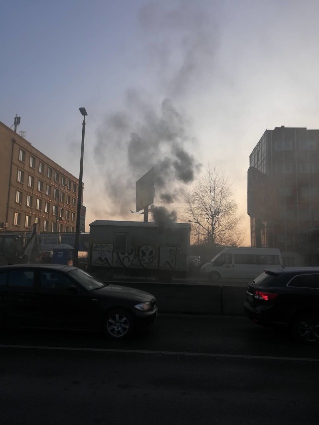 Kłęby dymu na Wadowickiej