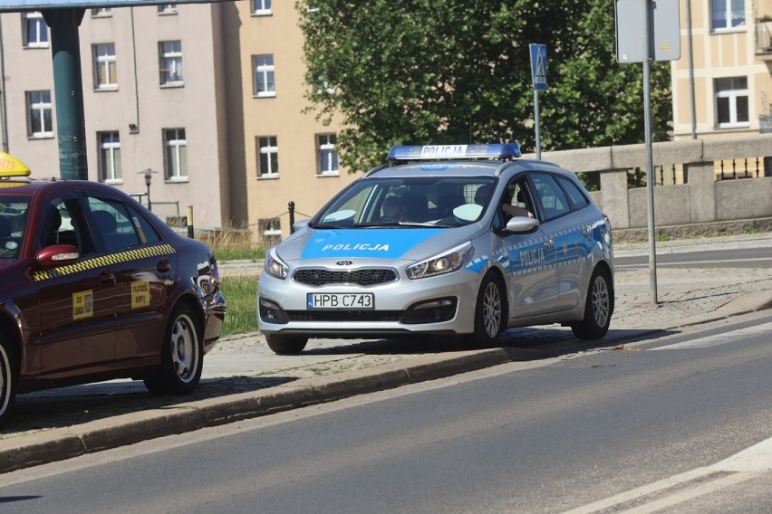 Wypadek na ulicy Kartuskiej w Legnicy [ZDJĘCIA]