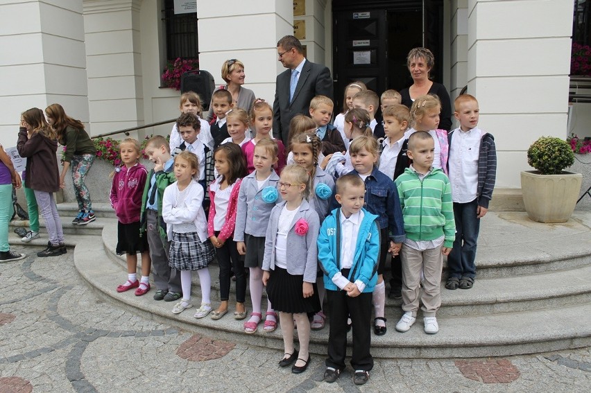 Przedszkolaki tańczyły poloneza na rynku (FOTO)