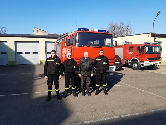Kolejne wozy strażackie z powiatu piotrkowskiego pojechały na Ukrainę. Przekazały je jednostki OSP z Podolina i Krzyżanowa