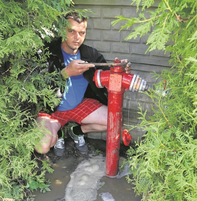 Piotr Skrobek uważa, że ZGK powinien naprawić hydrant