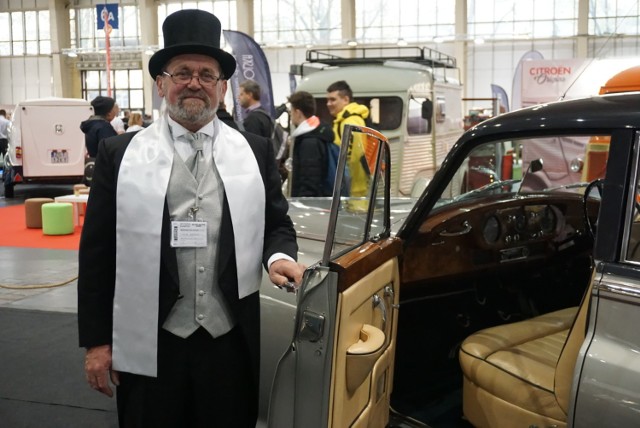 Bentley S1 z 1958 roku i jego właściciel Dariusz Skalski. Ten model został wyprodukowany tylko w 2425 egzemplarzach