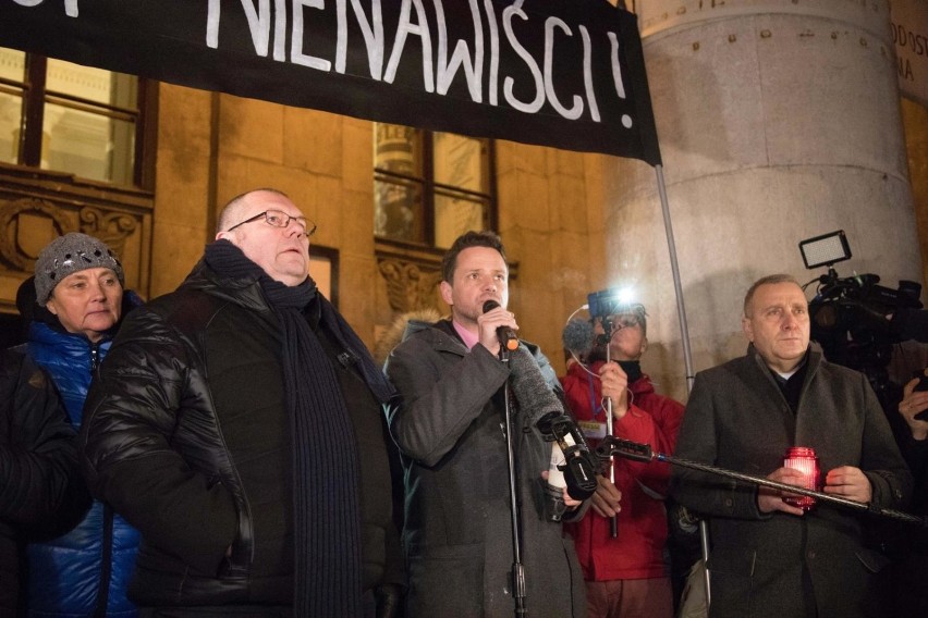 Prezydent Rafa Trzaskowski podczas demonstracji przeciwko...