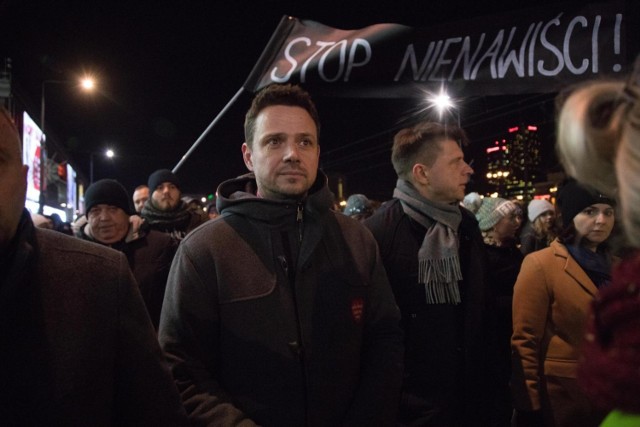 Prezydent Rafa Trzaskowski podczas demonstracji przeciwko mowie nienawiści w Warszawie po zabójstwie Pawła Adamowicza