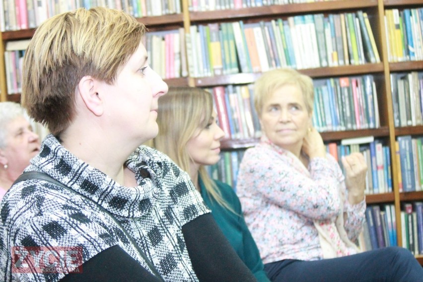 KULTURA: Jolanta Bartoś odwiedziła bibliotekę w Kobylinie [ZDJĘCIA]         