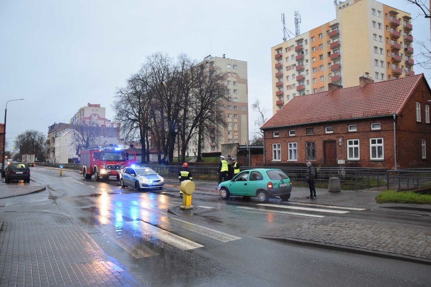 Malbork. Potrącenie pieszej na ul. Mickiewicza. Zdaniem policji, winę ponosi kierowca