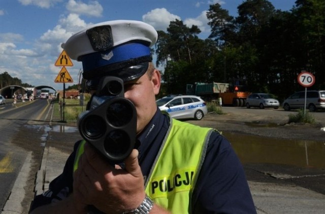 W Oświęcimiu i powiecie jest szereg miejsc, w których policjanci z drogówki "polują" z radarami na kierowców przekraczających prędkość