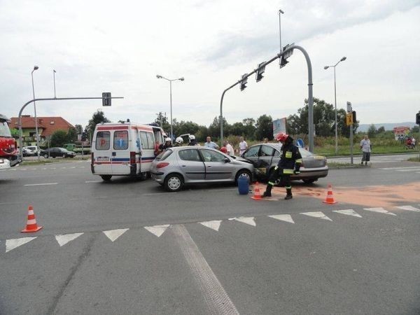 Nowy Sącz: groźny wypadek na skrzyżowaniu [ZDJĘCIA]