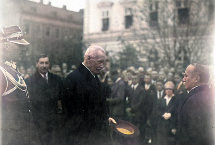 Przejdź dalej - naciśnij strzałkę lub przycisk NASTĘPNE