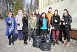 Akcja II LO w Tomaszowie: Razem z prezydentem Tomaszowa sprzątali Park Solidarności [ZDJĘCIA]