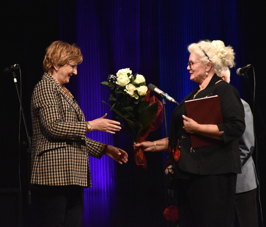 Malbork. Koncert z okazji Jesiennego Dnia Seniora. Malborczycy "z dużą wiedzą i doświadczeniem" pokazali swoje talenty