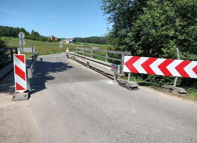 Most w Czermnej jest już w fatalnym stanie. Niedawno drogowcy ze względów bezpieczeństwa ograniczyli na nim tonaż i zwęzili przejazd.