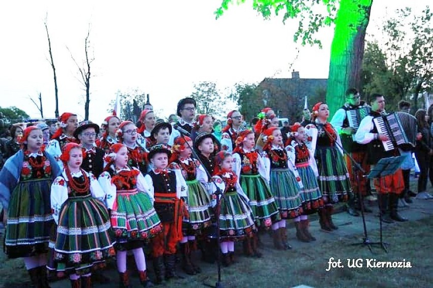 Uroczystości związane z 74. rocznicą zakończenia II wojny światowej odbyły się w Kiernozi [ZDJĘCIA]