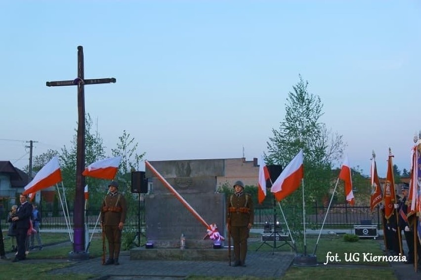 Uroczystości związane z 74. rocznicą zakończenia II wojny światowej odbyły się w Kiernozi [ZDJĘCIA]