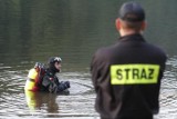 Strażaccy nurkowie przeszukują staw Warszawianka w Świebodzicach pod Wałbrzychem. Utonięcie? 