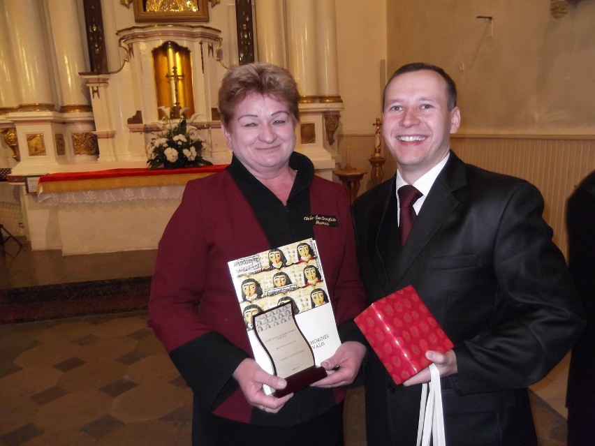 Teresa Kaleta, prezes Chóru św. Cecylii oraz Krzysztof...