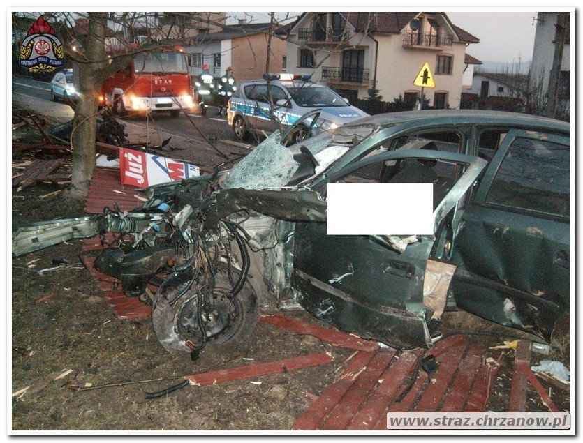 Bolęcin: tragiczny wypadek samochodowy. Nie żyje 20-latek [ZDJĘCIA]