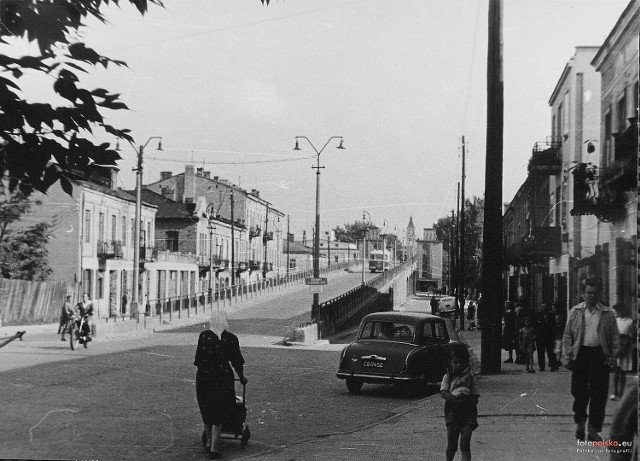 Jak wyglądał Radom 60 lat temu? Jak żyli radomianie? Zajrzyjcie do galerii i udajcie się w podróż do przeszłości do roku 1964.

Na zdjęciu: Rok 1964 - Jak wyglądał Radom 60 lat temu? Jak żyli radomianie? Zajrzyjcie do galerii i udajcie się w podróż do przeszłości do roku 1964.

>>>ZOBACZ WIĘCEJ NA KOLEJNYCH SLAJDACH