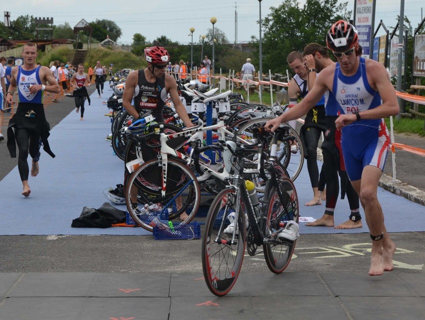 Iron Triathlon Malbork. &quot;Ludzie z żelaza&quot; musieli pokonać łącznie ponad 56 km