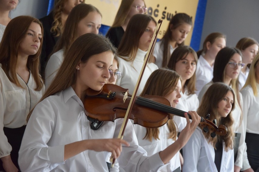 Dzień Edukacji Narodowej w Sieradzu 2021. Obchody nauczycielskiego święta w pigułce ZDJĘCIA