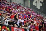 Piast Gliwice - Raków Częstochowa: Ponad 600-osobowa grupa fanów wspierała mistrzów Polski na stadionie przy Okrzei ZDJĘCIA
