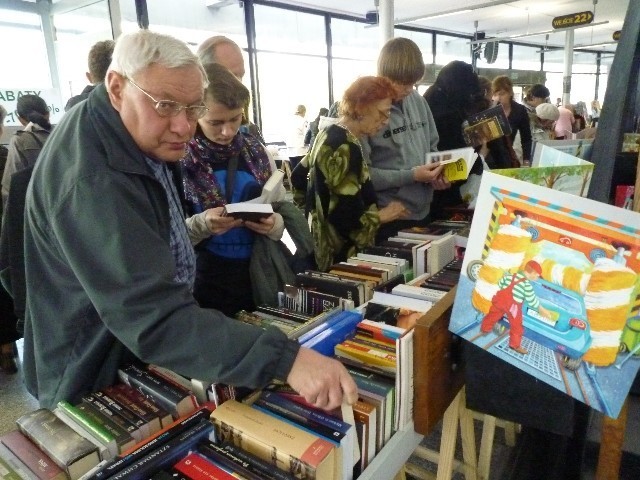 Targi Książki 2011 w Katowicach: Setki czytelników w Spodku [ZDJĘCIA]