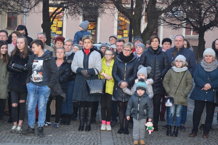 Misterium Męki Pańskiej w wykonaniu Teatru Prawie Wielkiego. Przypominamy je z okazji Międzynarodowego Dnia Teatru