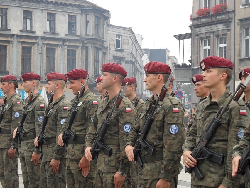 Mysłowice: obchody Święta Wojska Polskiego. Strzały i terroryści na Rynku