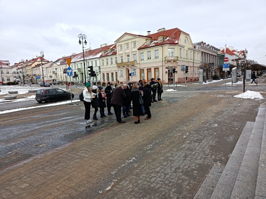 Rocznica zakończenia działań związanych z II wojną światową w Płocku. Pod Płytą Nieznanego Żołnierza złożono kwiaty [ZDJĘCIA]