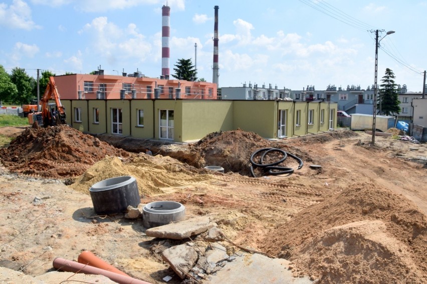 Kolorowe domki powstają w Kielcach. Niebawem zajmą je lokatorzy [WIDEO, ZDJĘCIA]