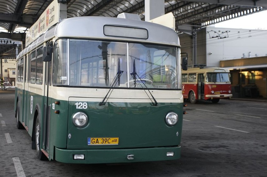 Drugi zabytkowy trolejbus, który będzie jeździł ulicami...