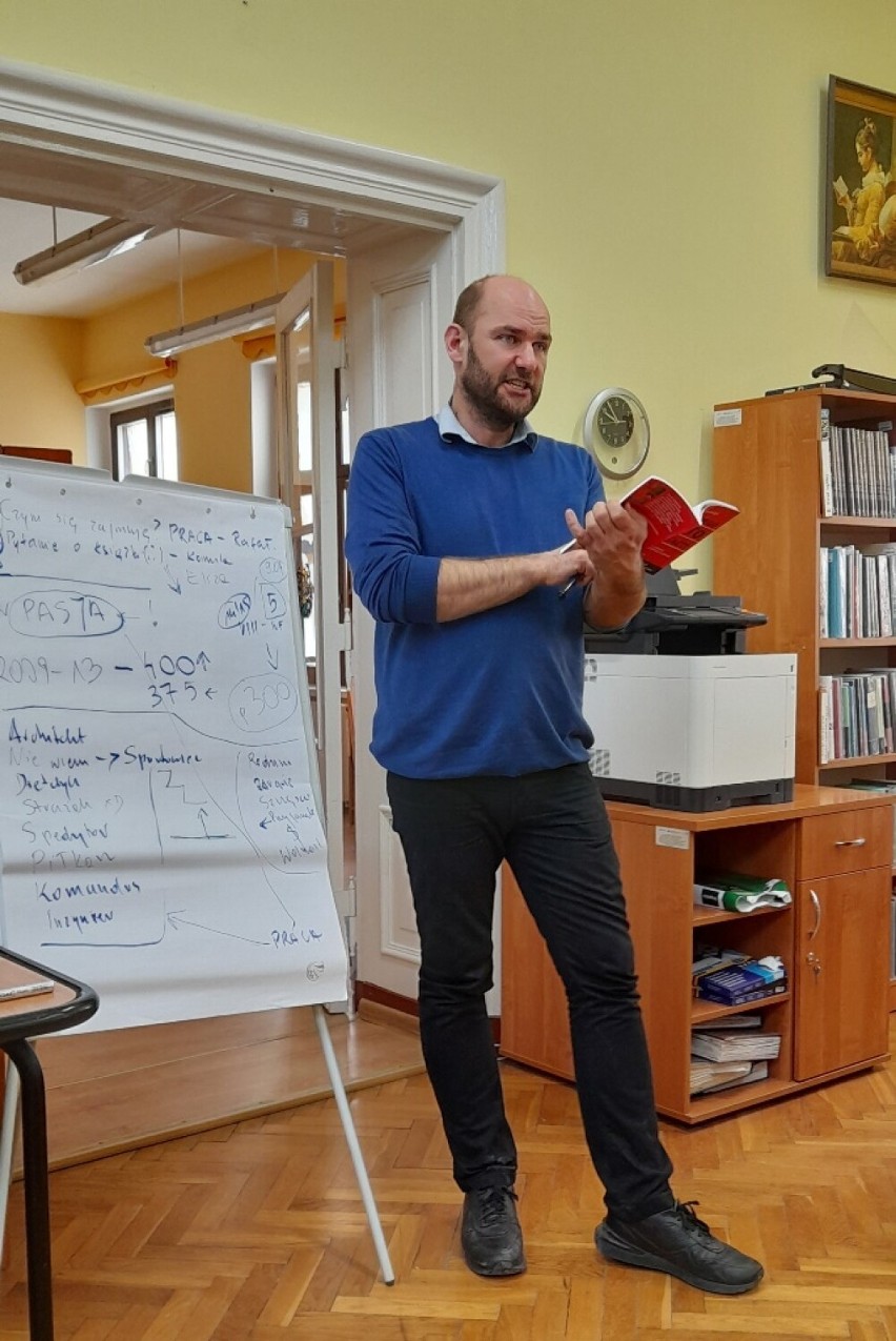 Cztery spotkania jednego dnia. Jacek Łapiński uczył czytelników w gminie Kłodzko