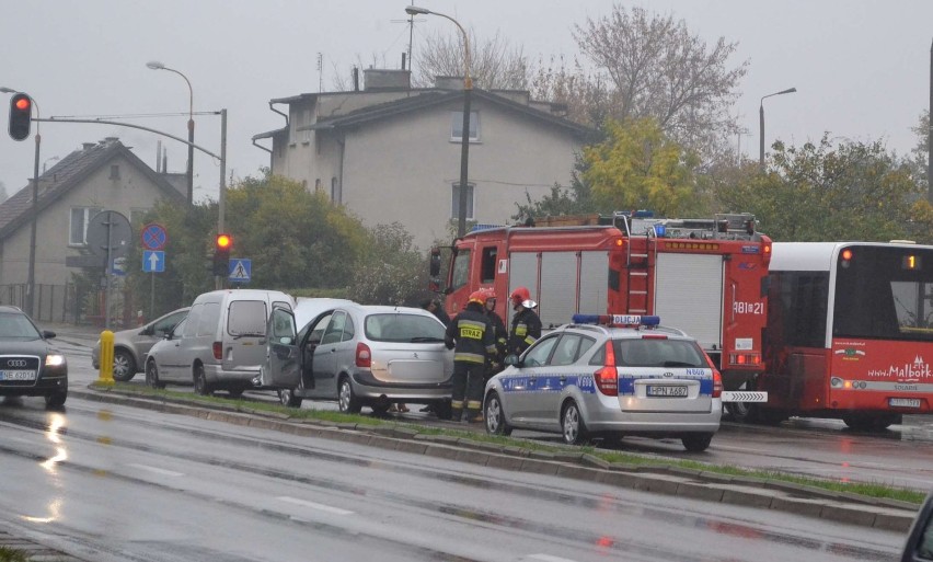 Wypadek na al. Wojska Polskiego w Malborku. 1 osoba w szpitalu