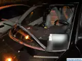 Legnica. Agresywna 22-latka skakała po pojazdach, dewastując je. Zniszczyła 8 samochodów. Zareagował mieszkaniec
