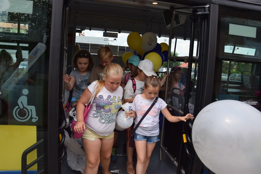 Tarnów. Dzieci z podstawówek pojadą autobusem bez biletu. Dla uczniów szkół średnich radni nie byli już tak łaskawi