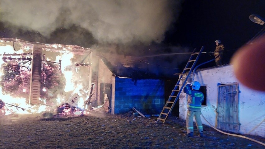 Duże straty po pożarze stodoły w gminie Paradyż. Interwencje strażaków z ostatnich dni [ZDJĘCIA]