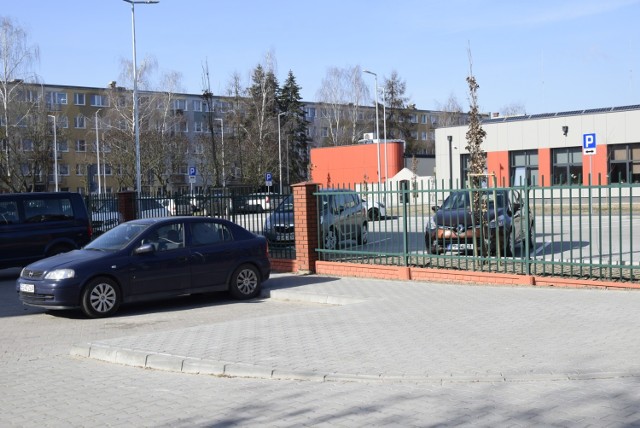 Mieszkańcy osiedla przy ul. Kopernika postulują, aby wygrodzić również wewnętrzny parking Przedszkola nr 3 i udostępnić go do publicznego użytkowania. Wskazują, że nawet w godzinach pracy przedszkola nie jest w pełni wykorzystywany