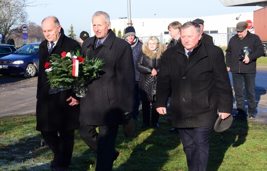 50 lat po katastrofie lotniczej w Giebni. Złożyli kwiaty pod pomnikiem [zdjęcia]