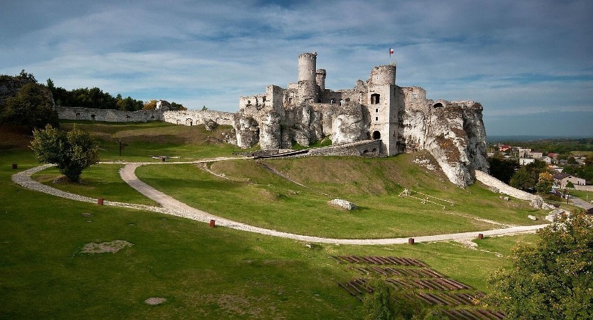Zamek w Ogrodzieńcu to imponująca warownia, która stanowi...