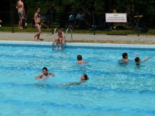 Cieszący się dużą popularnością basen pod Górą św. Marcina tętni życiem. W ubiegłym roku odwiedziło go ok. 52 tys. osób