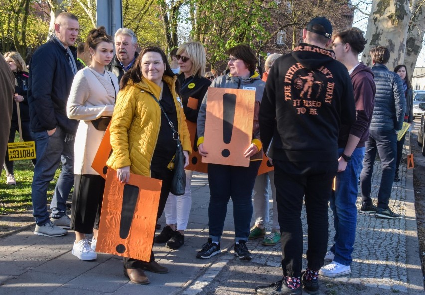 Szamotuły. Wiec poparcia dla pracowników oświaty [AKTUALIZACJA]