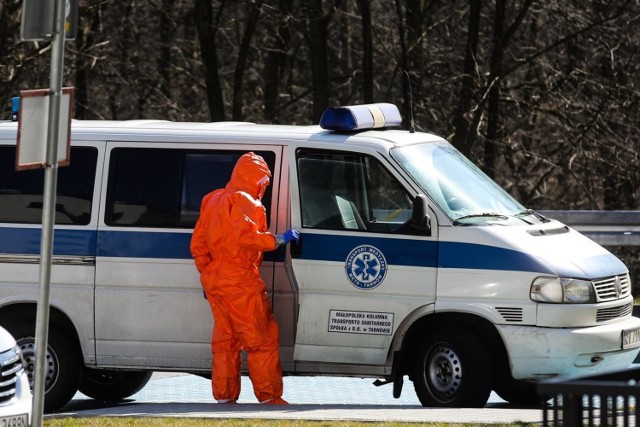 Obecnie chorzy na Covid-19 korzystają z blisko 32 tys. łóżek szpitalnych w całej Polsce na niewiele ponad 42 tys. przeznaczonych dla nich miejsc.