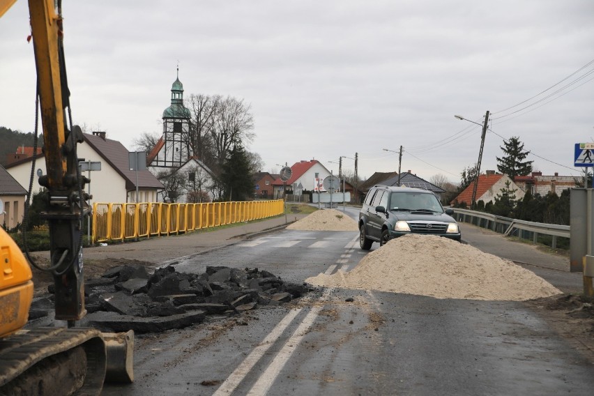 Rozpoczęła się budowa nowego mostu w Łupowie.