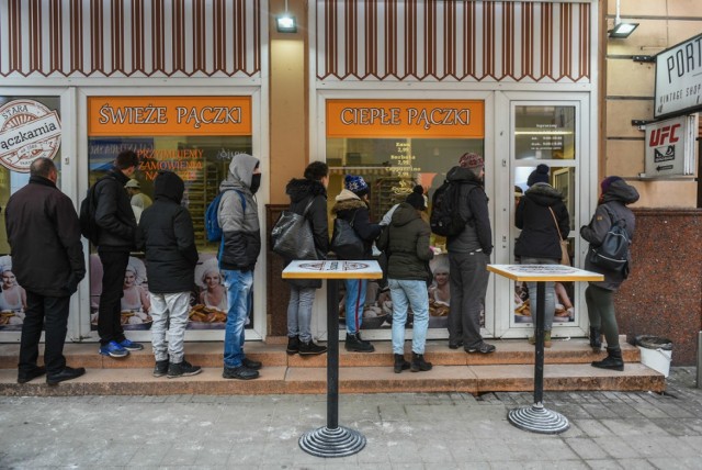 Największe kolejki po paczki są w tych miejscach