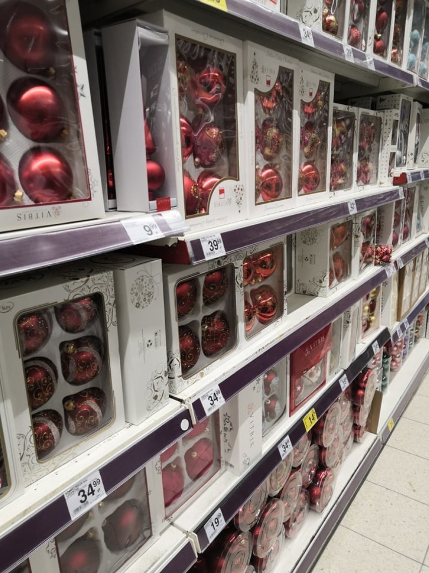 W sklepach już panuje atmosfera Bożego Narodzenia. Czy to nie za wcześnie? [ZDJĘCIA] 