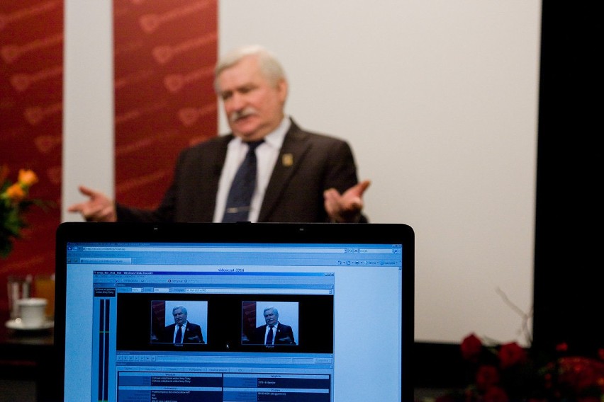 Lech Wałęsa: - W internecie jest za duży rozrzut, od przedszkola do Opola....