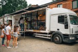 Ogromny food truck z pizzą stacjonuje we Wrocławiu (ZDJĘCIA)