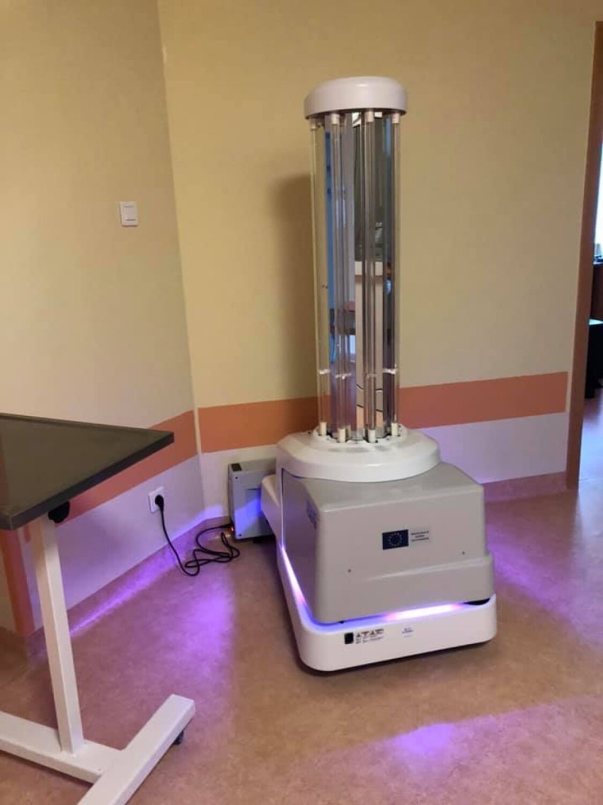 Robot do dezynfekcji pomieszczeń już pracuje w Szpitalu Powiatowym w Radomsku