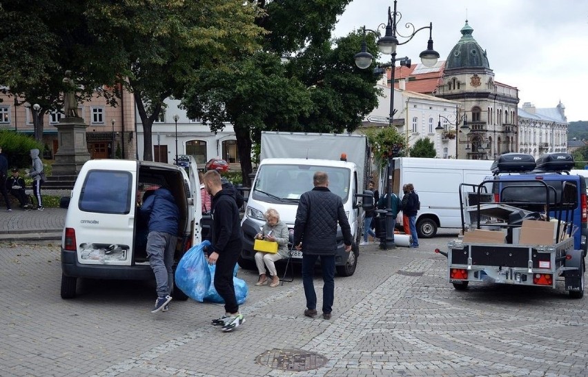 Podczas akcji zebranych zostało 32 752,6 kg śmieci, w tym 8...