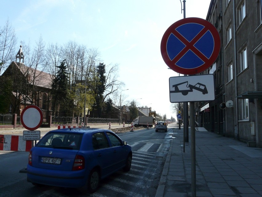 Ulica Warszawska zamknięta, ale kierowcy i tak nią jeżdżą. Wielu zawraca ZDJĘCIA
